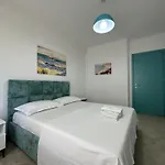 Joni's Twin Apartment Golem (Tirana)